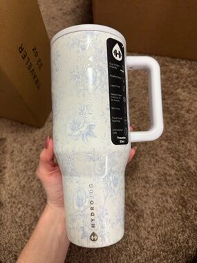 NWT HydroJug Floral Cherish Traveler 32oz